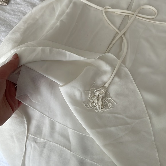 Wilfred (Aritzia) White Silk Dress with optional tassel drawstring - Picture 4 of 4